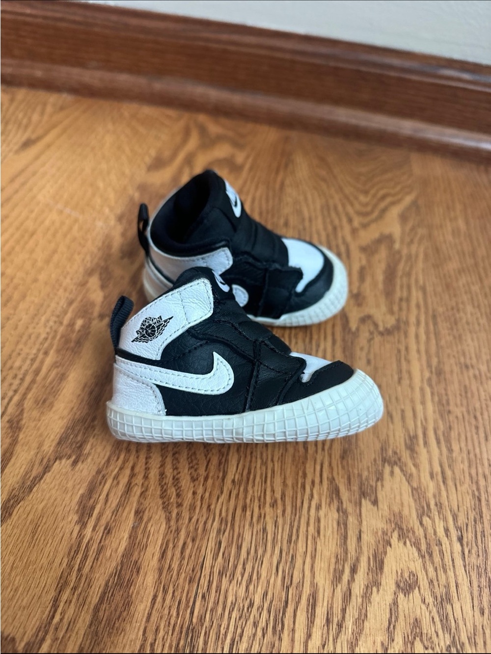 Nike Air Jordan 1 Mid Crib Shoes Baby Size 2C Black-White
